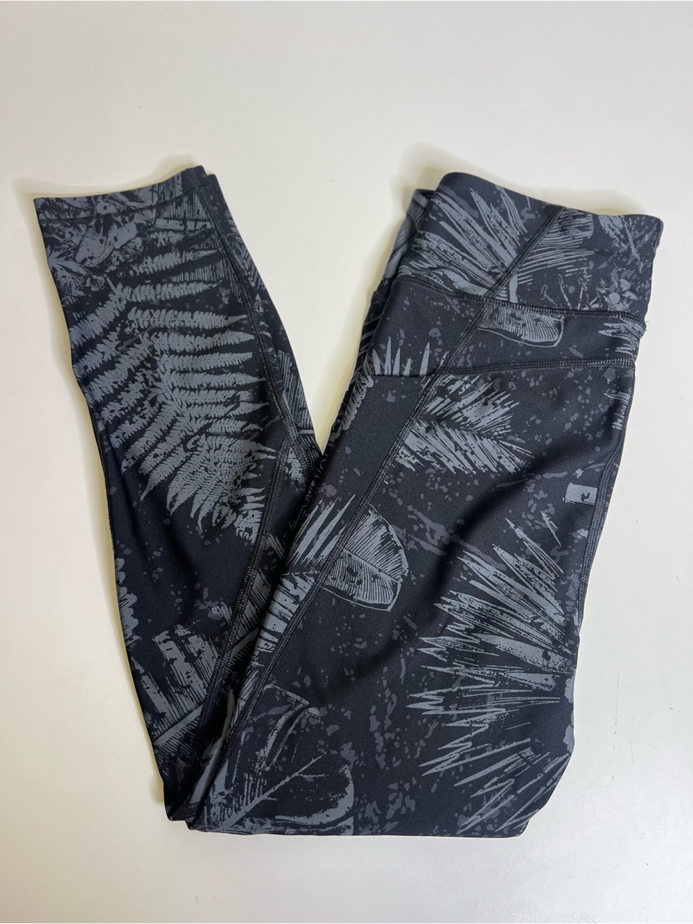 Under Armour Women’s Black Palm-Print Crop Leggings - Picture 14 of 15